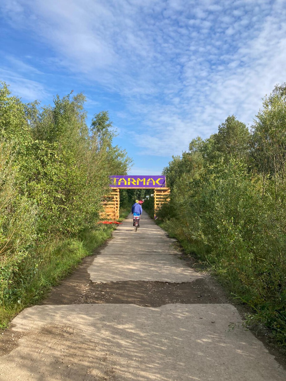 Eingang zum Tarmac Festival
