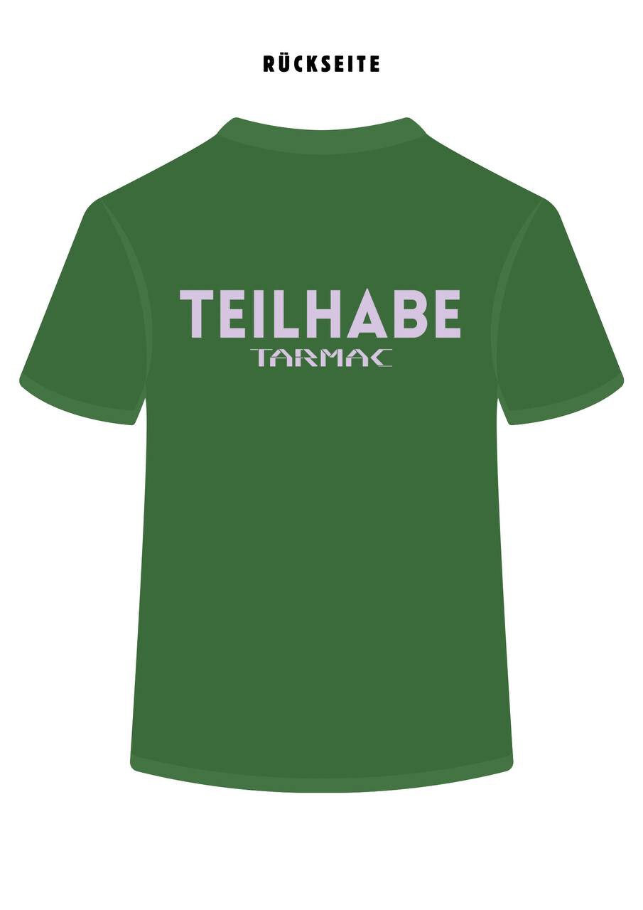 Crew-Tshirts während der Veranstaltung. Dunkel-grünes Tshirt mit weißem Aufdruck auf der Rückseite mit der Aufschrift "TEILHABE Tarmac".